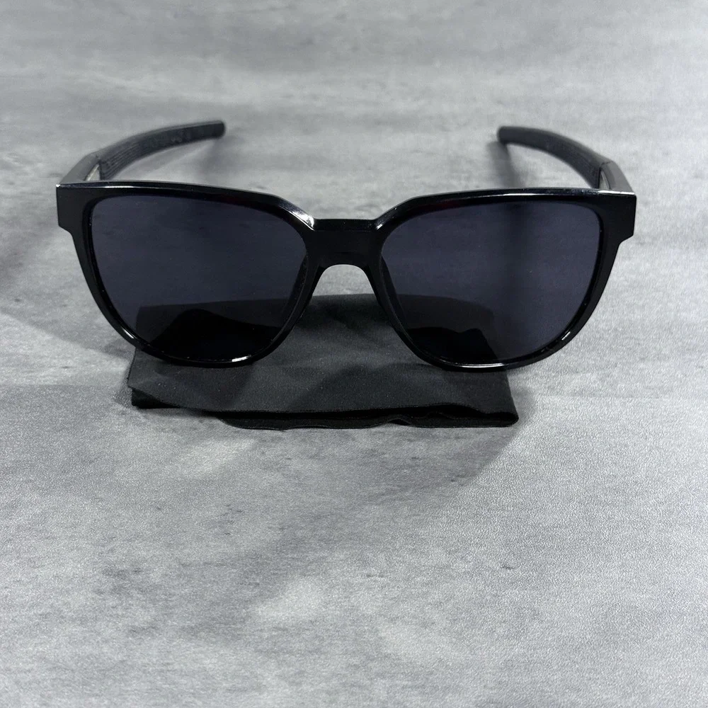 Oakley some cosmetic